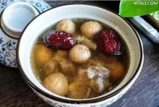最适合冬天喝的养生汤，银耳汤/莲子汤/羊肉汤/胡萝卜汤