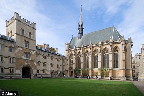 英国牛津大学的斯蒂芬-希克斯博士和他的团队正在研制仿生眼镜。这所大学素以研究的高水准而著称