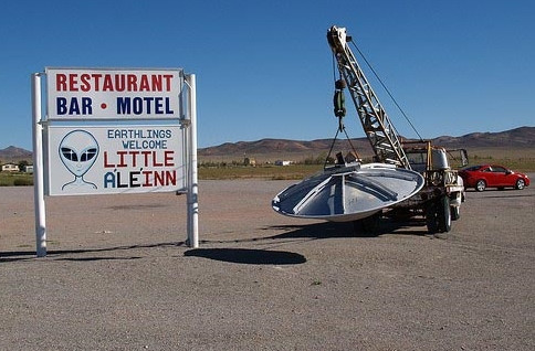 走进地球上外星人光顾最多的神秘地域（图） - 沙漠富翁 - 沙漠富翁的城堡