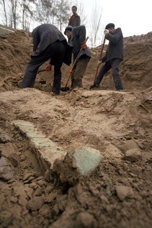 兰州晏家坪古墓马刀出土 墓主身份再成谜(图)