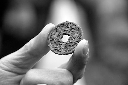 挖出的古钱币