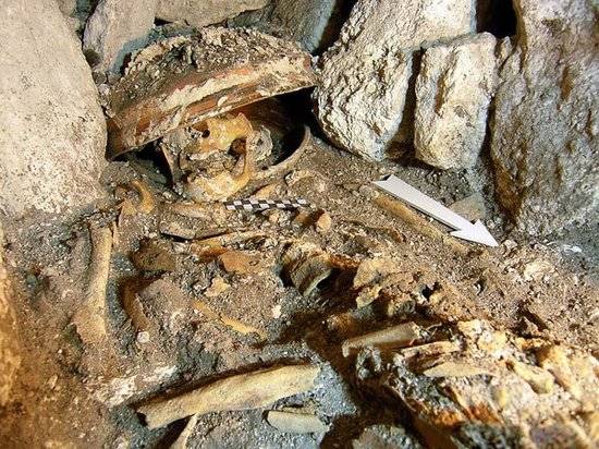 1300年前玛雅古墓:女统治者胸前配饰藏玄机/图