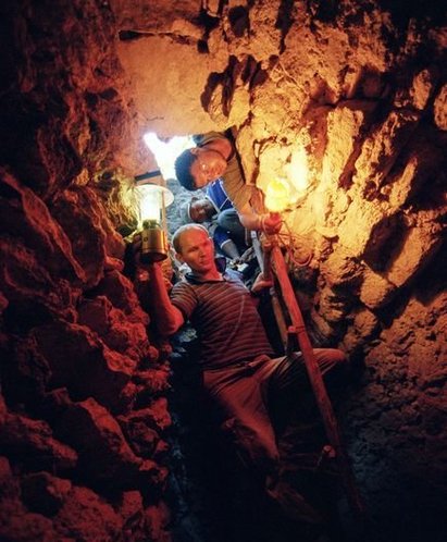 1300年前玛雅古墓:女统治者胸前配饰藏玄机/图