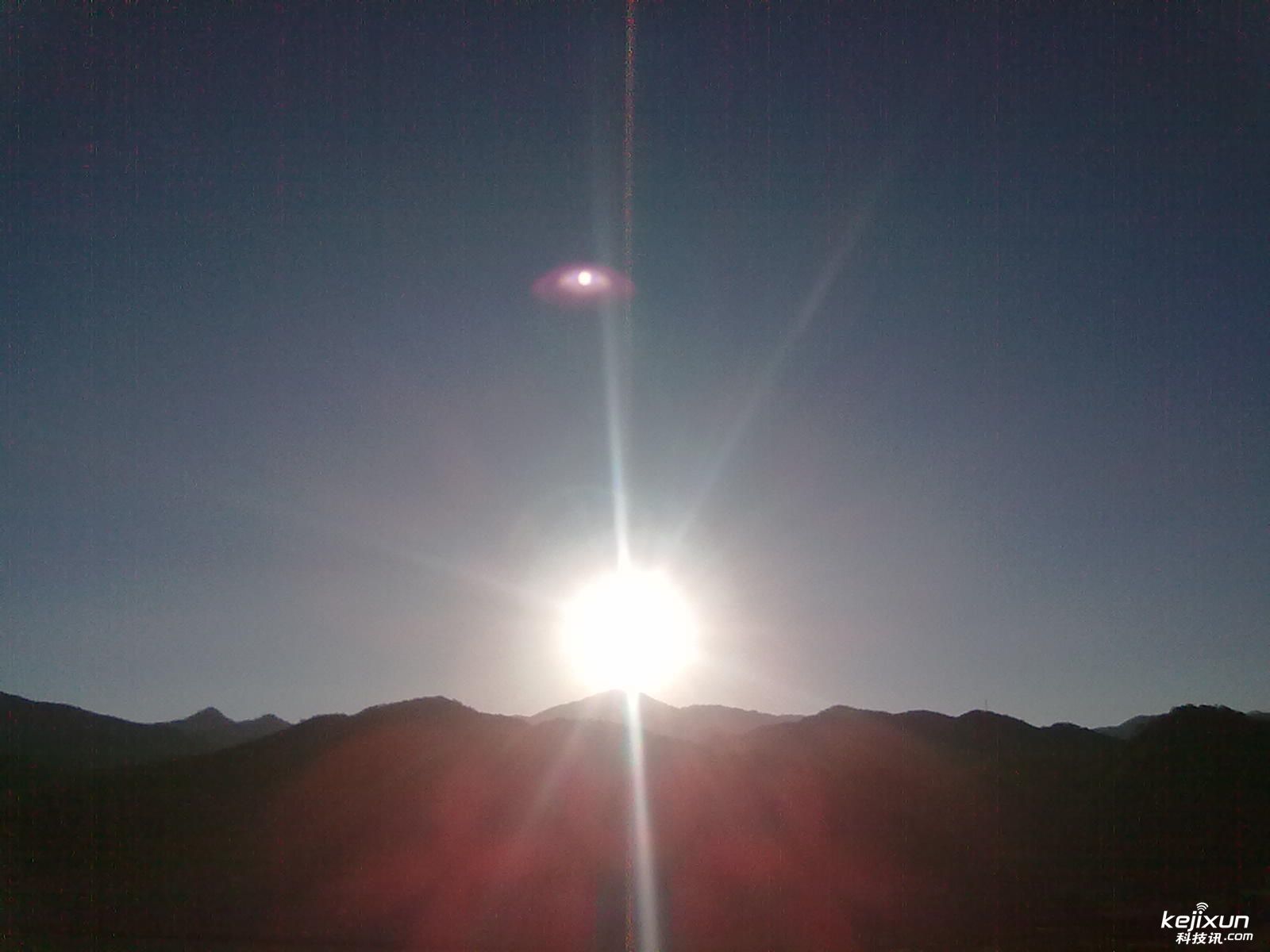 网友拍到疑似UFO