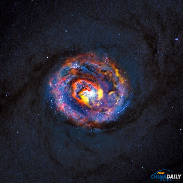 天文学家拍到宇宙震撼一幕:超级黑洞吞噬巨量物质