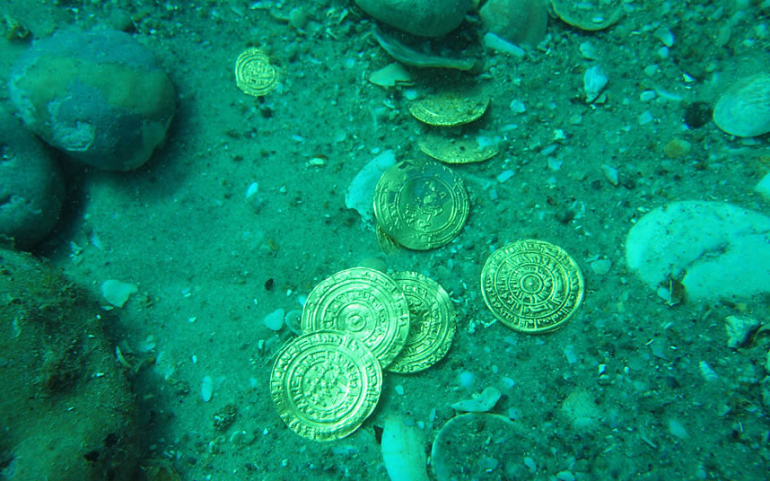 在以色列中北部外海发现的2000多枚金币，不仅史无前例，更可能来自东地中海曾经发现过最大的一批黄金宝藏。