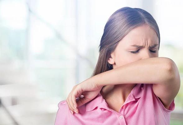 打完喷嚏后胳膊酸疼是什么原因？质疏松症/肩周炎/颈椎病