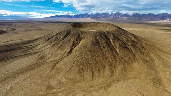 中国大陆上最新的火山是什么山(一文详解阿什火山是怎么形成的)