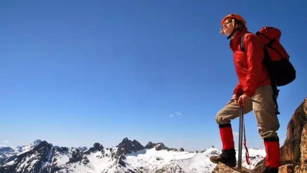 徒步登山技巧有哪些(徒步登山技巧和步法)