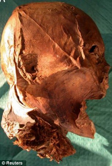 科学家DNA比对证实血手帕蘸有路易十六血液