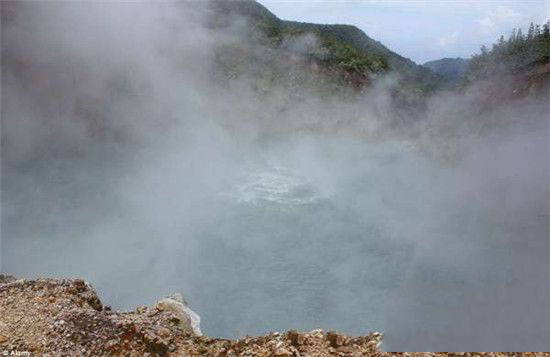 盘点地球上十大奇异湖泊   药湖火山湖杀人湖